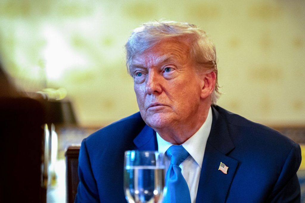 Trump cerca di coinvolgere Obama nello scandalo Epstein