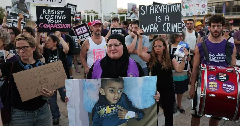 Anche gli operatori stanno soffrendo gravemente a causa della carenza di cibo. In una dichiarazione, i 111 firmatari, tra cui Medici Senza Frontiere (Msf), Save the Children e Oxfam, hanno avvertito che "i nostri colleghi e coloro che assistiamo stanno morendo".
