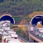 Il traffico bloccato sulla Variante di valico