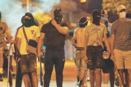 La Francia valuta il coprifuoco per le babygang