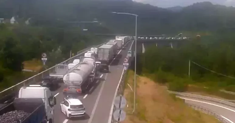 incidente galleria A1