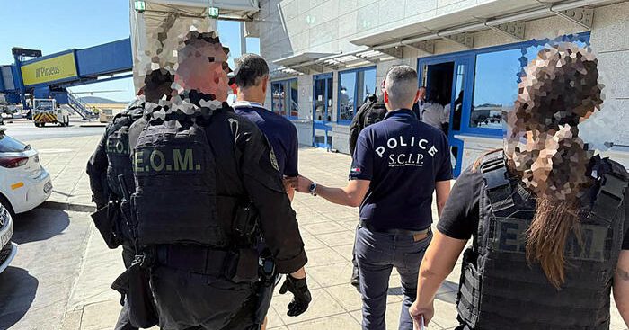 Francis Kaufmann estradato a Roma dalla Grecia