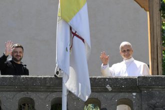 Incontro tra papa Leone XIV e il presidente ucraino Volodymyr Zelensky