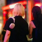 Donne in città di notte