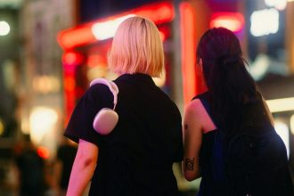 Donne in città di notte