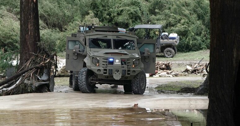 Le ricerche in Texas dopo l'alluvione