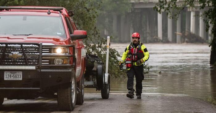 Soccorsi in Texas durante l'alluvione