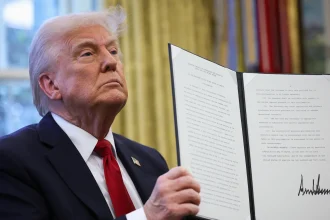 Donald Trump e le lettere con i dazi