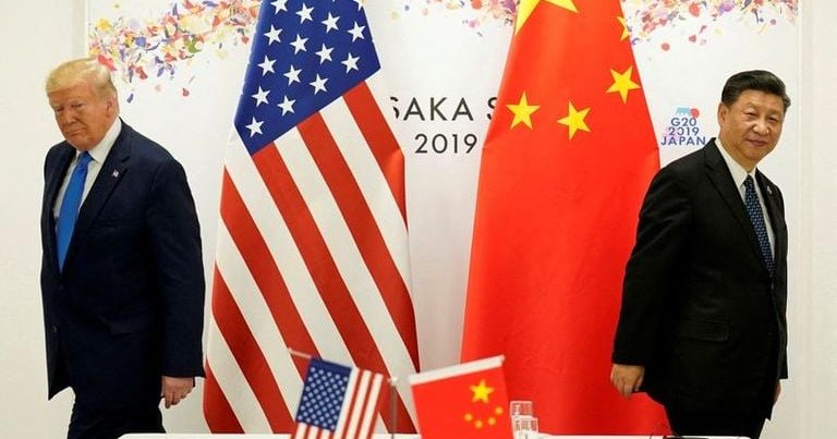 Trump: «Cina ostile, valuto massiccio aumento dei dazi». Crolla Wall Street