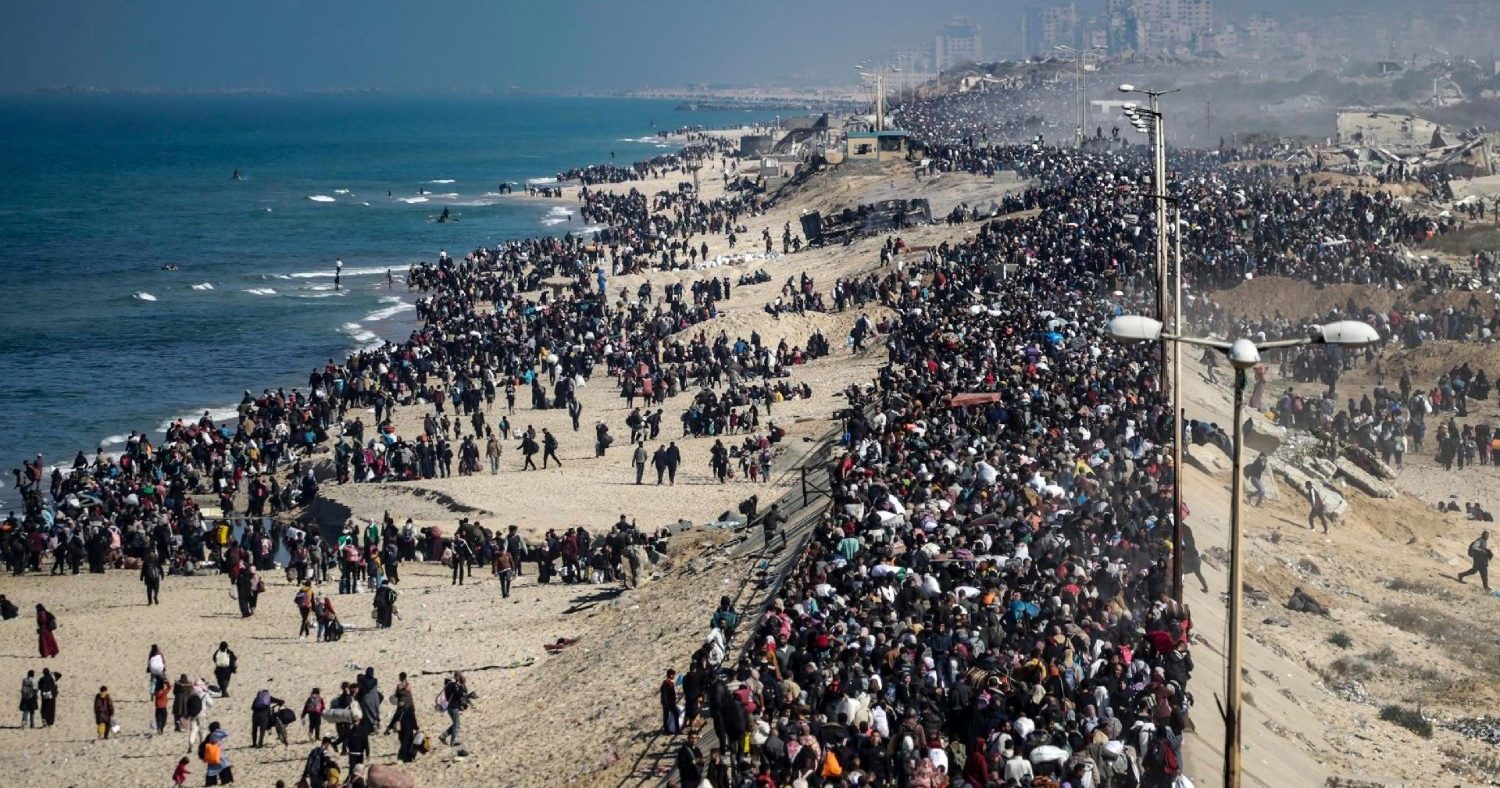 Scatta il cessate il fuoco: migliaia tornano verso Gaza city