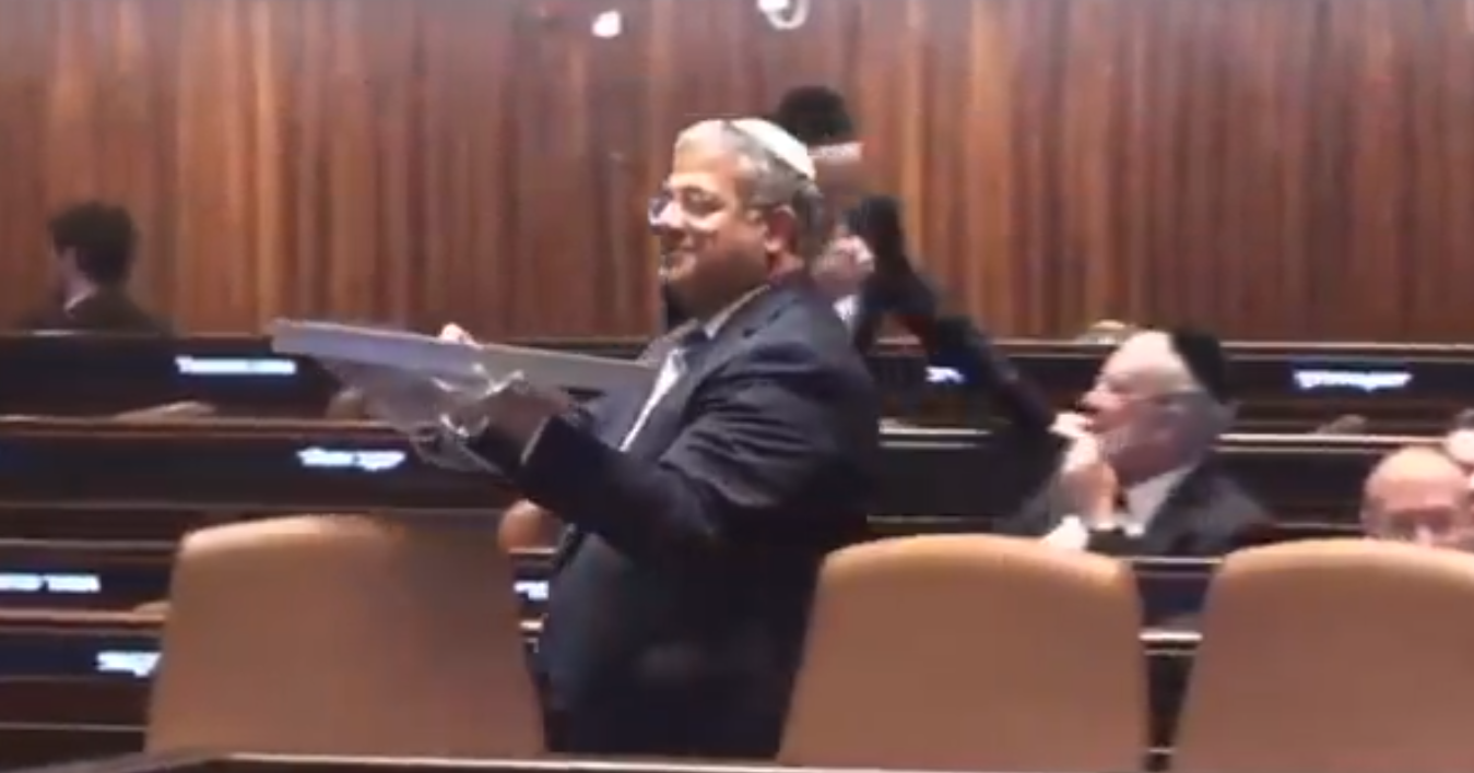 Israele, la Knesset vota la pena di morte: Ben Gvir offre pasticcini
