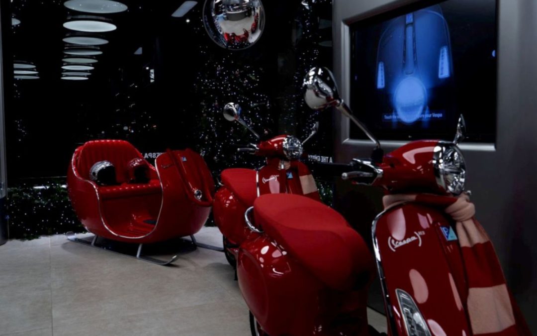 Lo spirito del Natale Incontra Vespa nel cuore di Milano