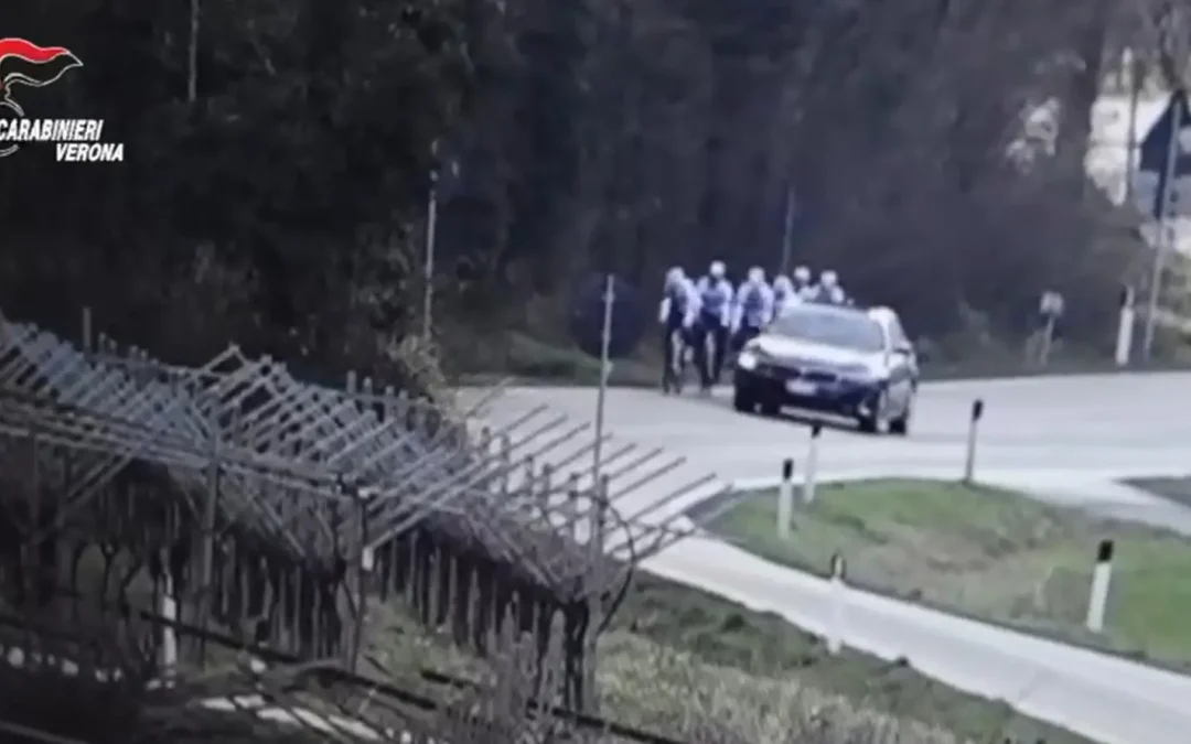 Spara a ciclisti per strada nel Veronese, dietro il gesto avversione verso le bici