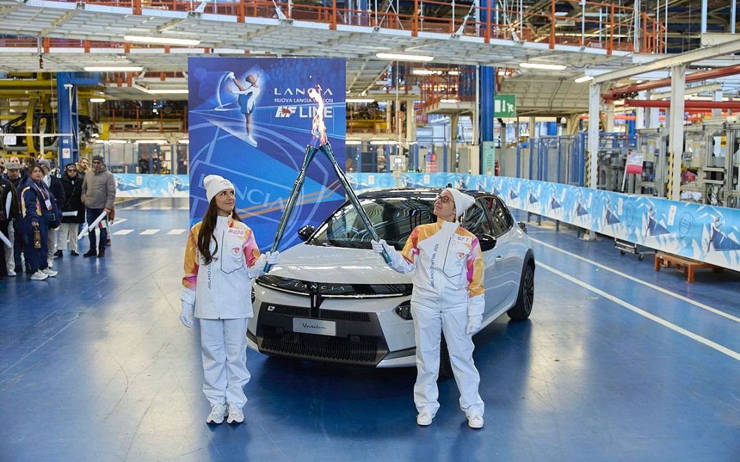 Lancia celebra il passaggio della Fiamma Olimpica nello stabilimento di Melfi