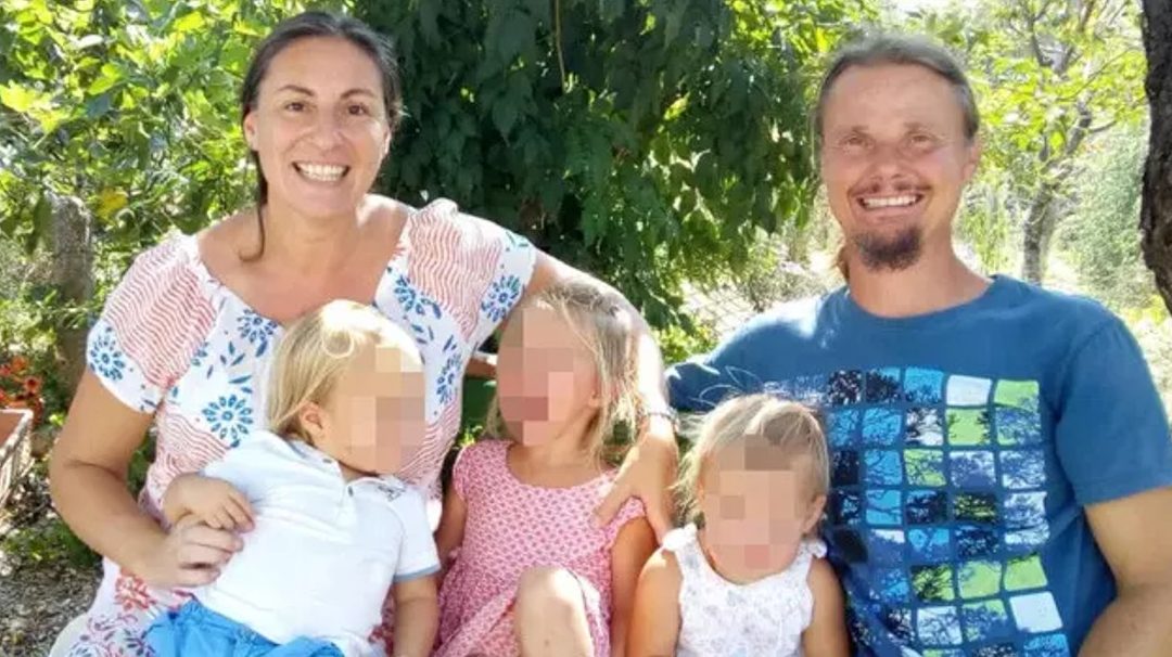 Famiglia nel bosco, no al ricorso: figli in struttura protetta. L’ira di Salvini