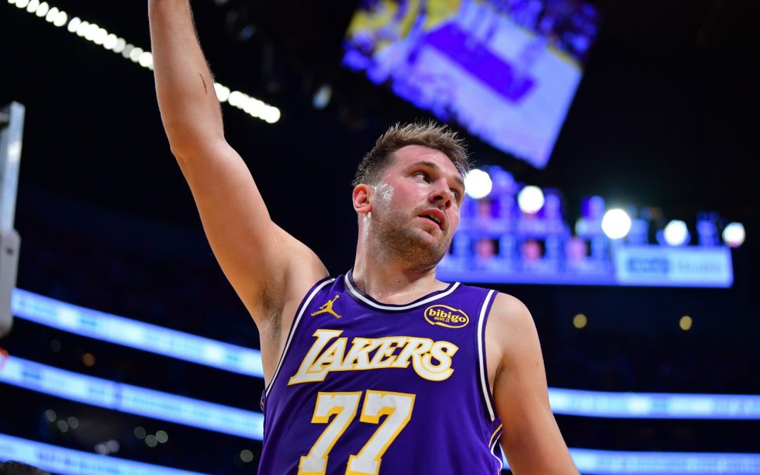 Nuggets e Knicks vincono ancora, Doncic trascina i Lakers: il resoconto della notte Nba
