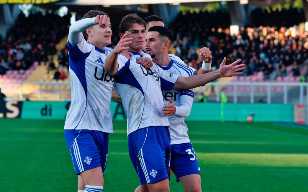 Il Como ritrova la vittoria dopo un mese, tris a Lecce