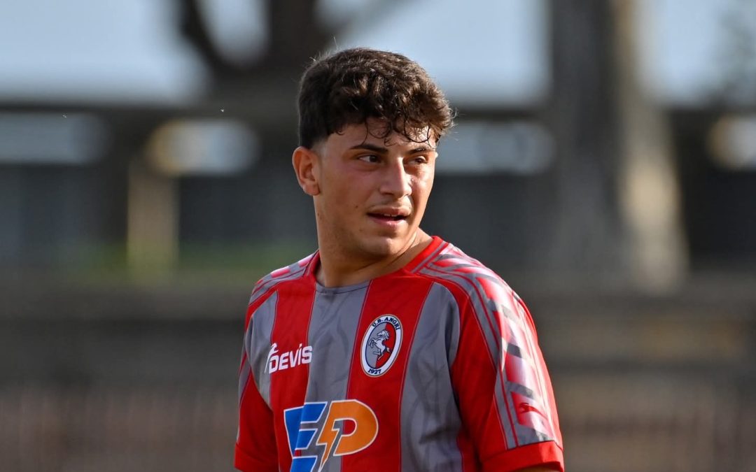 Napoli, calciatore 18enne accoltellato a Chiaia: ipotesi raid punitivo