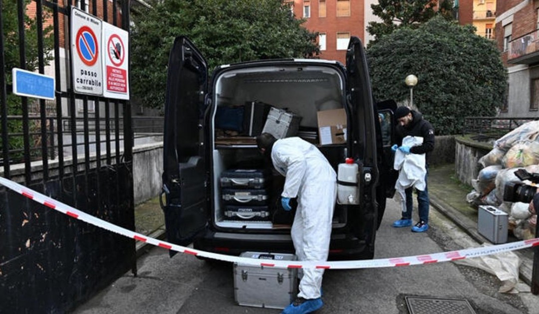 Giovane trovata morta a Milano, seminuda e lividi: ipotesi omicidio