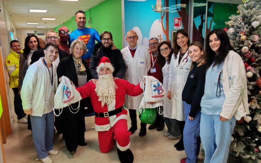 Seus 118, supereroi e doni natalizi per i piccoli pazienti dell’Ospedale Cervello di Palermo