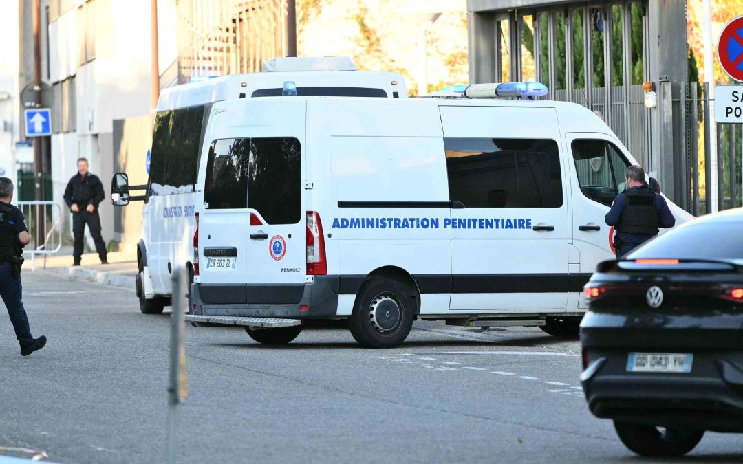 Stupri per 13 anni alla moglie, ex politico a processo nel Regno Unito