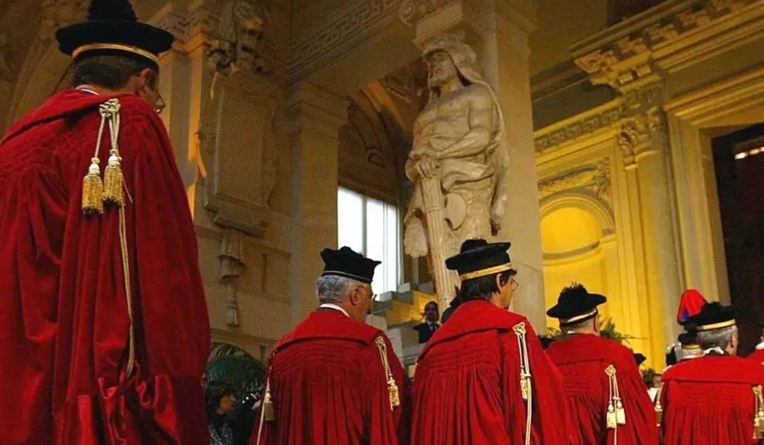 Giustizia, la riforma tirata a braccetto