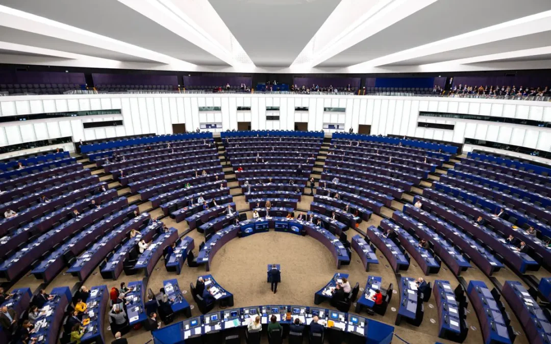 Ucraina, Parlamento Ue accelera l’approvazione del prestito da 90 miliardi