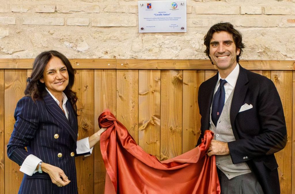 Il Roma Polo Club riapre il maneggio coperto, diventa un centro per l’ippoterapia