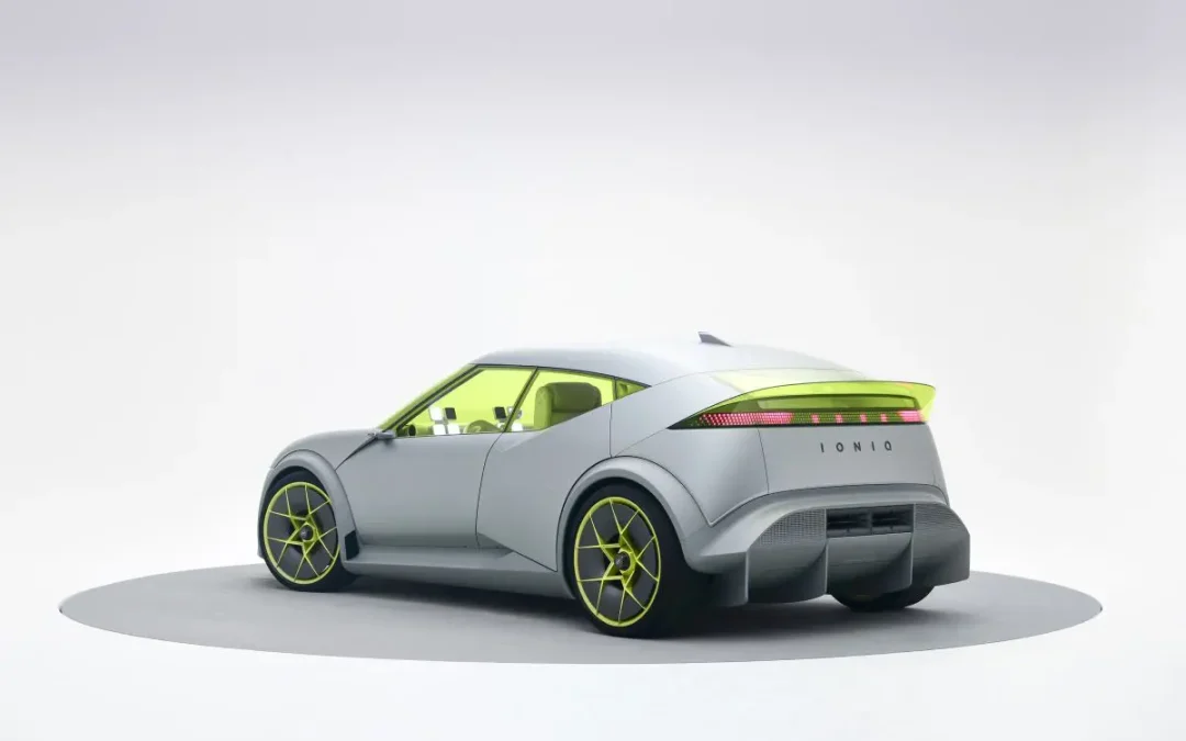 Hyundai IONIQ 3 debutta tra le berline elettriche compatte