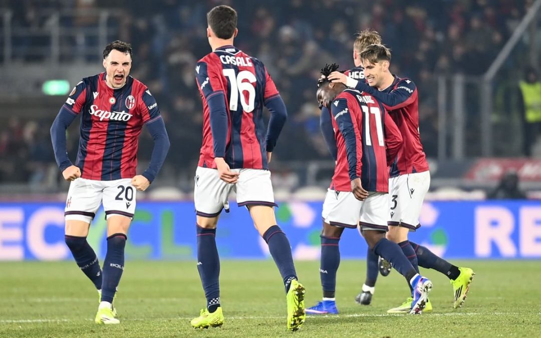 Il Bologna rimonta due gol al Celtic rimasto in 10, 2-2 al Dall’Ara in Europa League