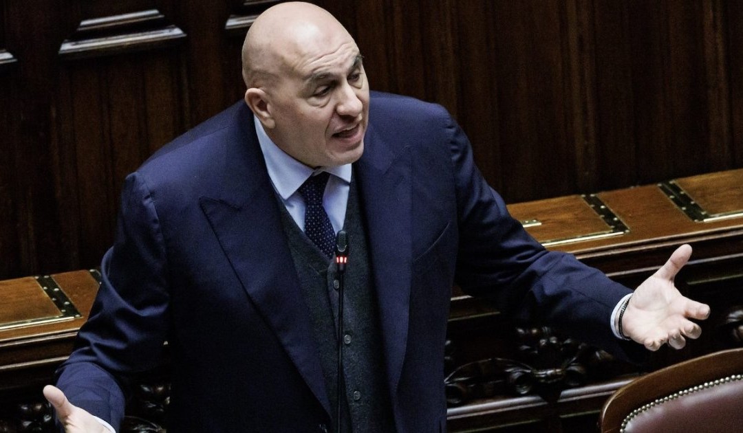 Aiuti Ucraina, la commedia tragicomica in 7 atti (parlamentari)