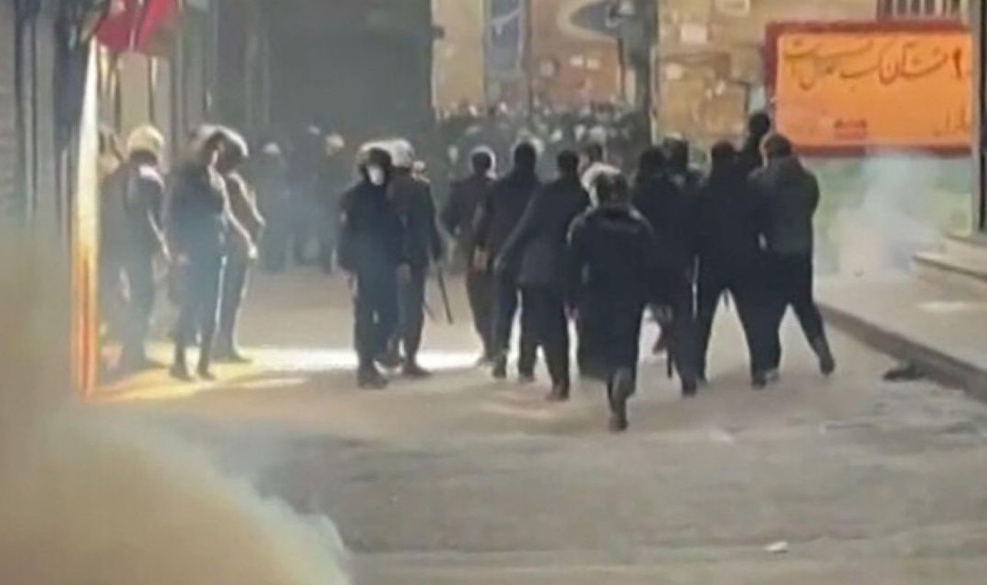 Iran, assalto all’ospedale di Ilam e nuove minacce militari