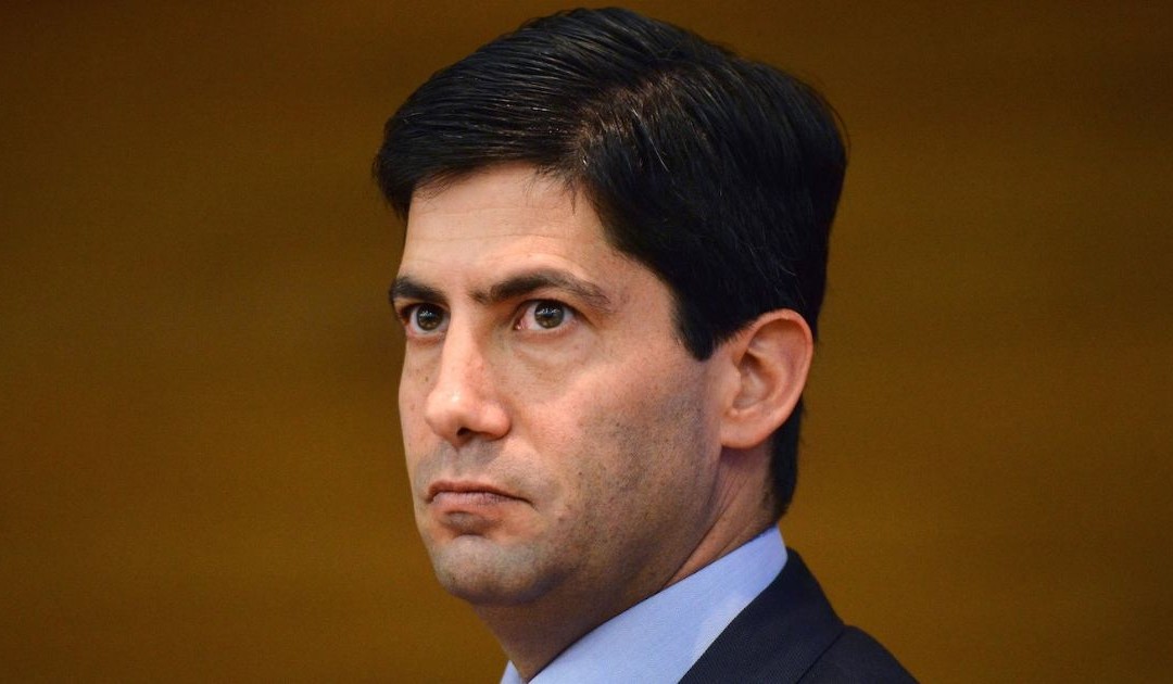 Kevin Warsh alla guida della Federal Reserve, Trump: «Passerà alla storia»