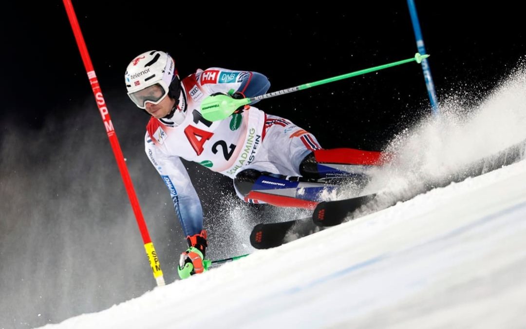 Kristoffersen vince lo slalom in notturna di Schladming, Vinatzer settimo