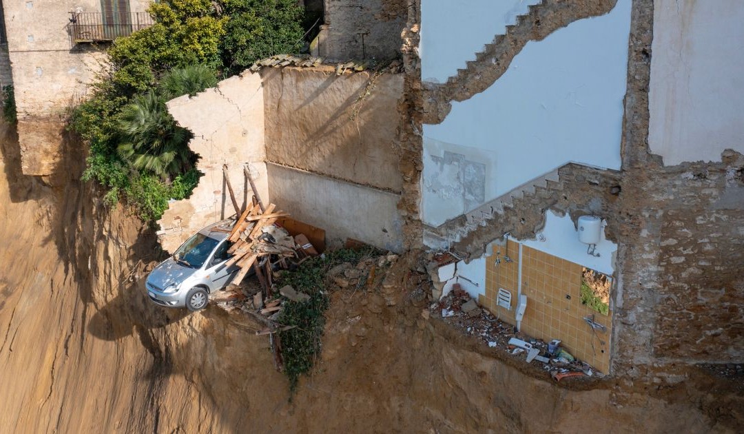 Rischio frane in Sicilia, Musumeci: «Nove comuni su dieci a rischio»
