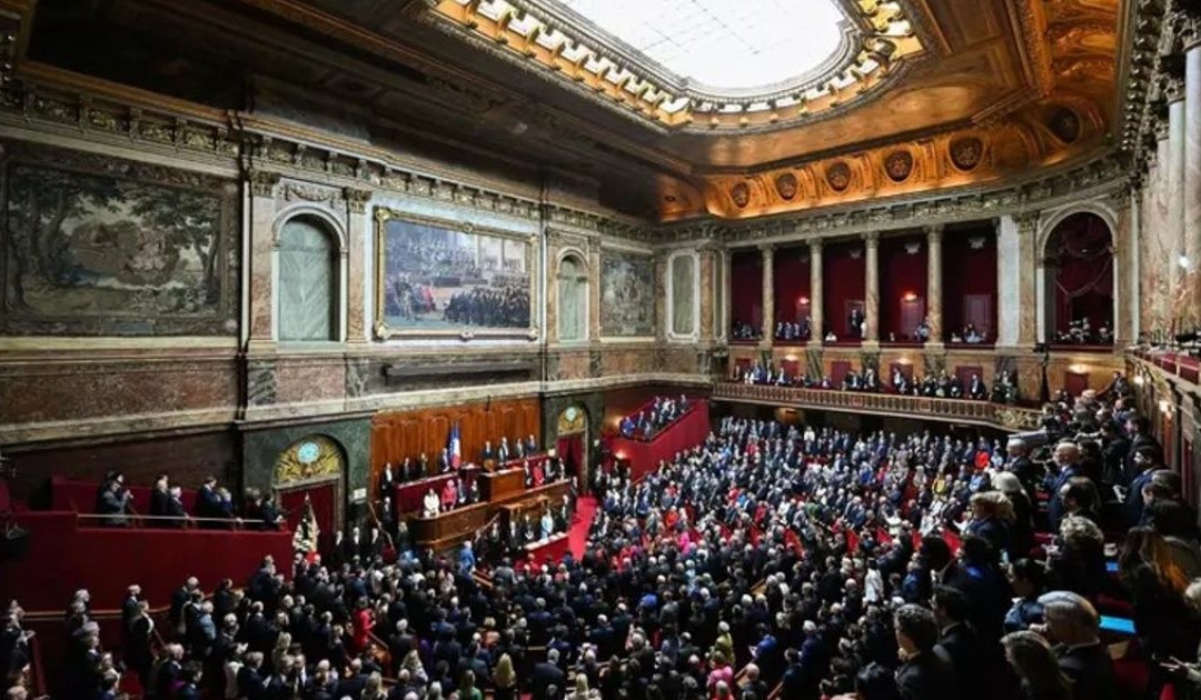 Francia, social vietati agli under 15: Camera approva il disegno di legge