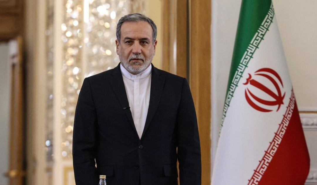 Iran-Usa, prove di dialogo: la guerra resta sul tavolo