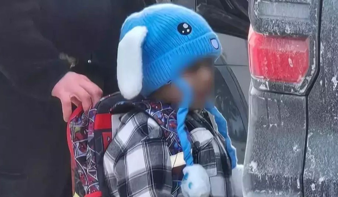 Ice rilascia la bimba di 10 anni presa a Minneapolis: un mese in Texas