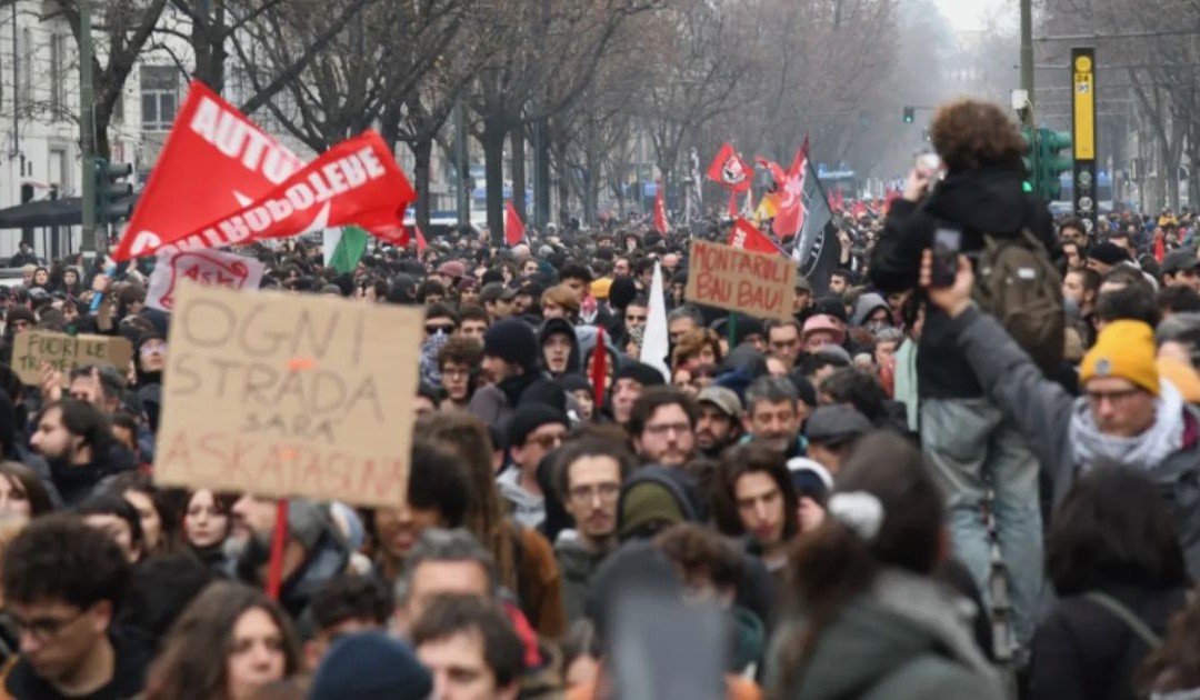 Torino, domiciliari per il presunto aggressore del poliziotto