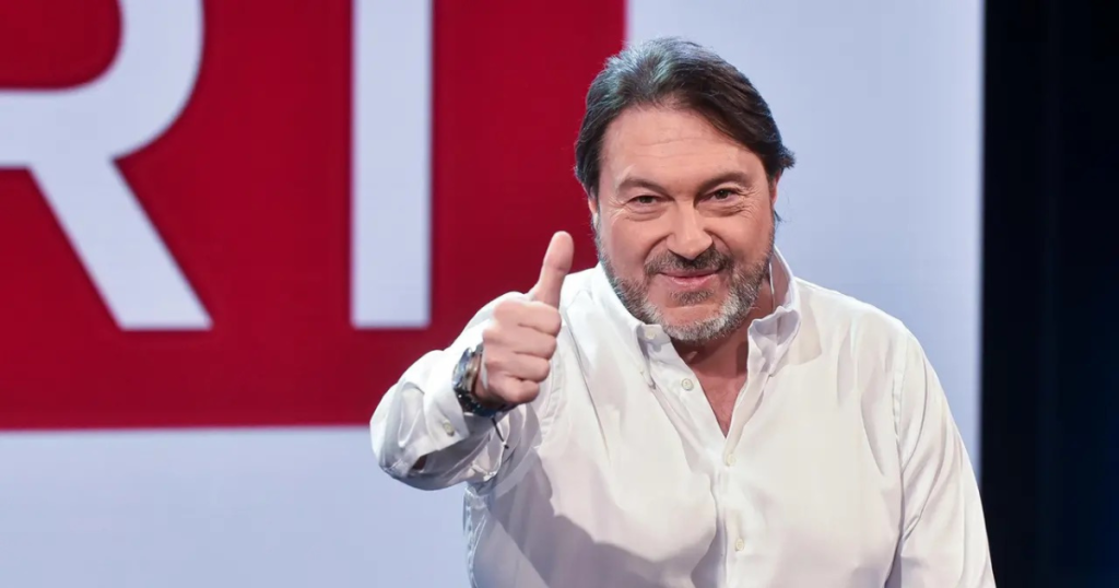 Sigfrido Ranucci durante una registrazione di Report, simbolo del dibattito sul caso giudiziario e sulle possibili conseguenze politiche