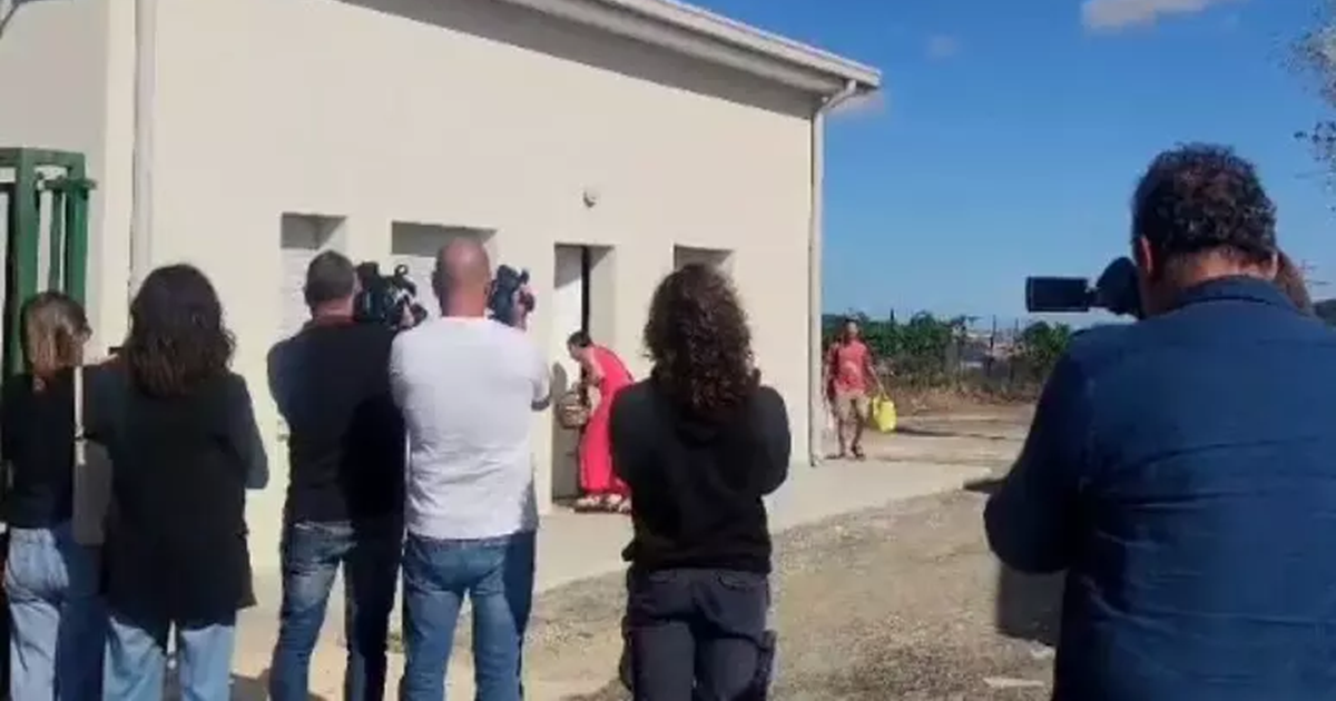 Famiglia del bosco, genitori in attesa dei figli nella nuova casa
