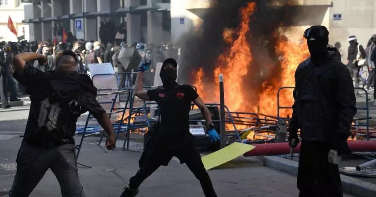 Proteste studenti Parigi